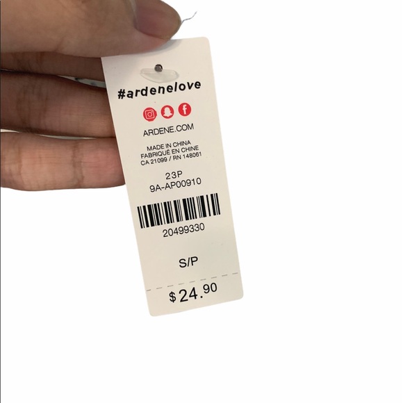 (NEW W/ TAG!) ARDENE WHITE FLOWER OFF-SHOULDER TOP - Picture 4 of 8